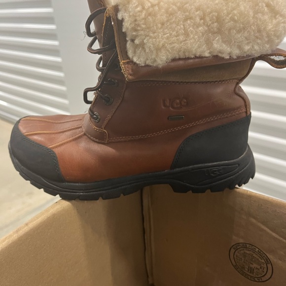 UGG Boots - Picture 7 of 8